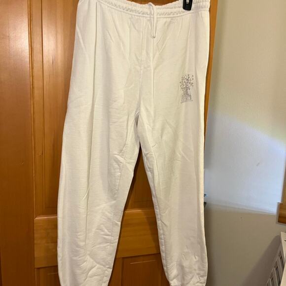 Disney white sweatpants with balloon castle - Picture 1 of 3
